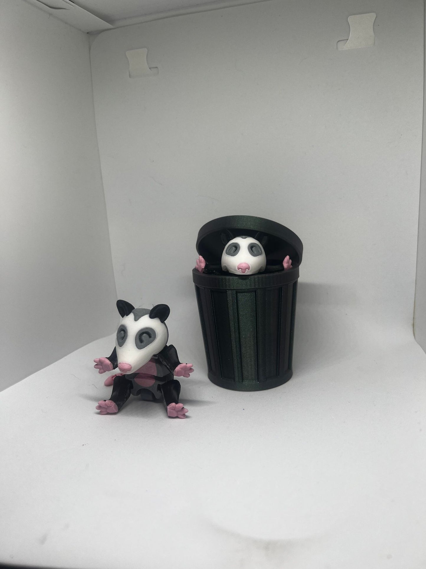 Opossum with Trash can (1 opossum 1 trashcan)