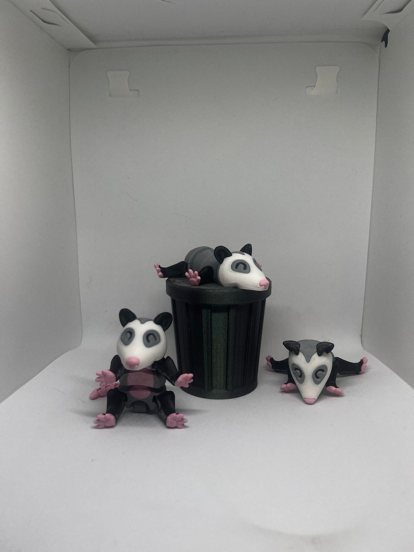 Opossum with Trash can (1 opossum 1 trashcan)